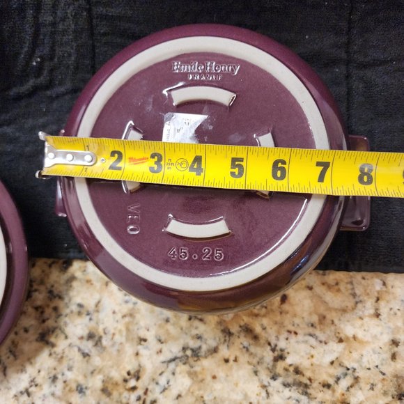 Brand new Emile Henry flame 2.6 quart 2.5 litre crock pot in plum - Picture 4 of 4